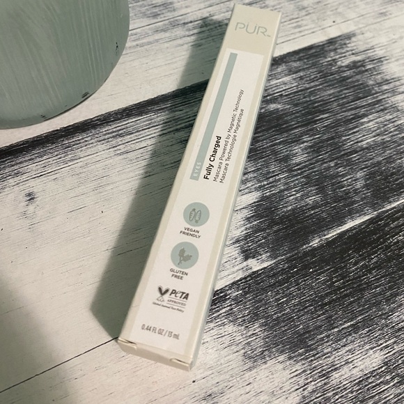 Pur Fully Charged Mascara Powered by Magenta Technology - Picture 2 of 2